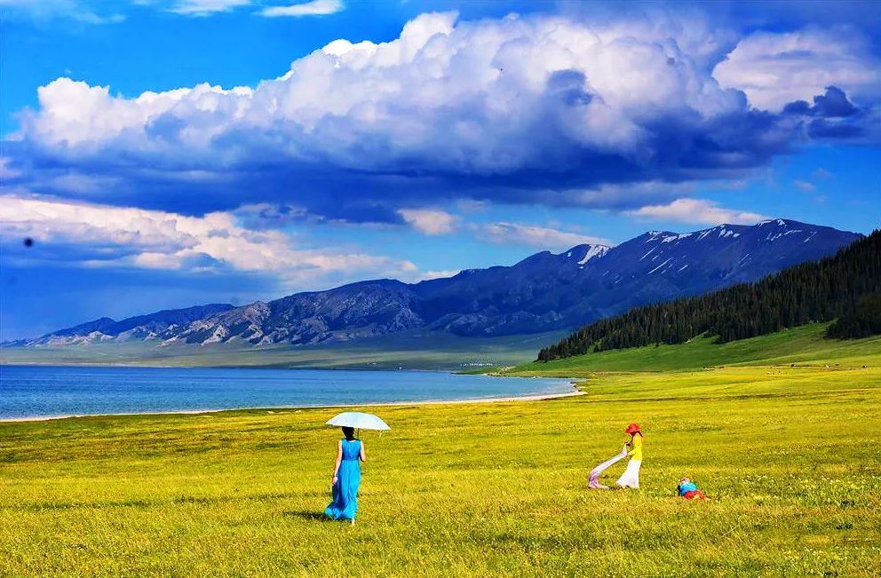 新疆,向尊敬的听众朋友们致意